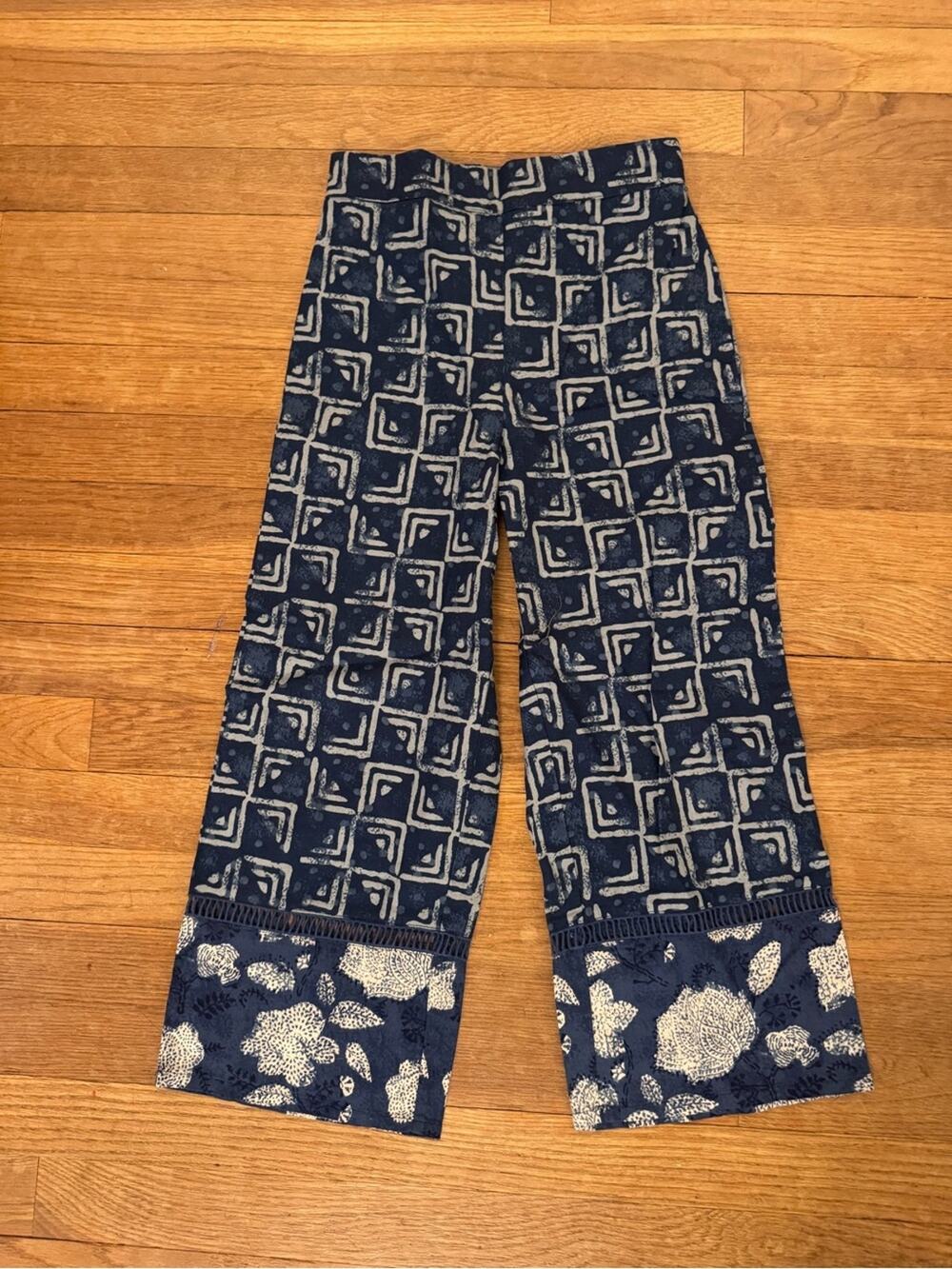 Zara Women's Junior Blue Geometric Floral Wide Leg Cropped Pants - Size 9
b54
